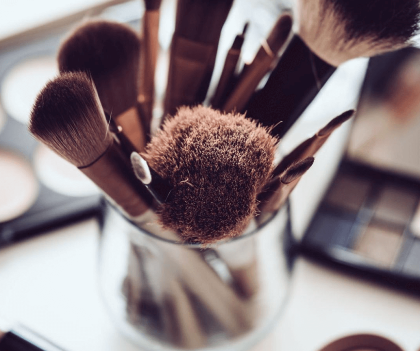 顔脱毛当日はメイクしてもいい？施術前後の化粧について徹底解説