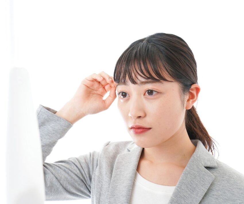 眉毛脱毛の危険性・リスクとは？眉毛の自己処理をする注意点も解説