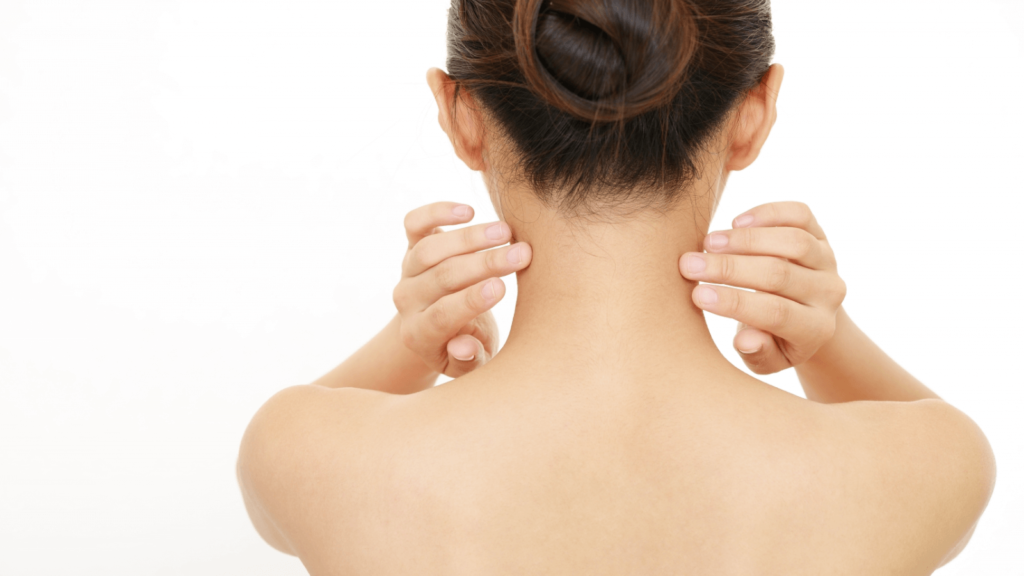 うなじ脱毛はしないほうがいい？メリットや後悔する理由などを解説
