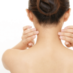 うなじ脱毛はしないほうがいい？メリットや後悔する理由などを解説